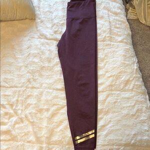 Old Navy maroon leggings with Gold Accents- size M